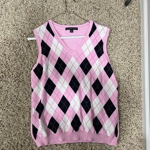 Super cute sweater vest!